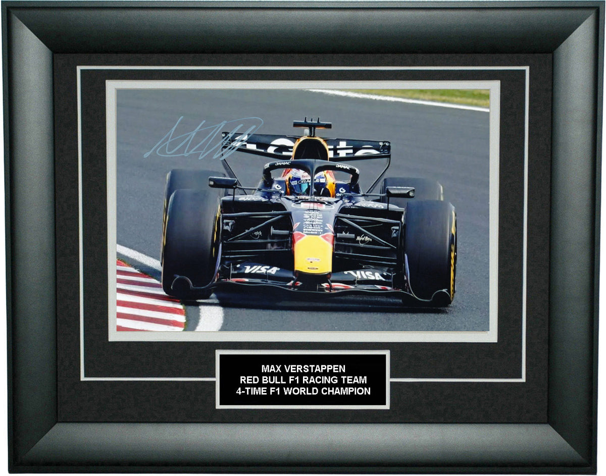 F1 RedBull マックス・フェルスタッペン直筆サイン入フォト　額装品 Max Verstappen Signed 8X12 inches 2026 Red Bull F1 Team Photo